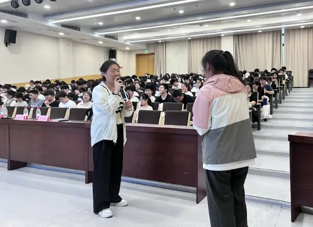 20240521徽商期货“防风险、守诚信”投教活动走进安医大临床医学院3+江振晴